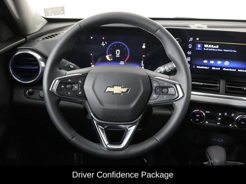 Used 2025 Chevrolet Trax LT w/ Driver Confidence Package FWD image 7