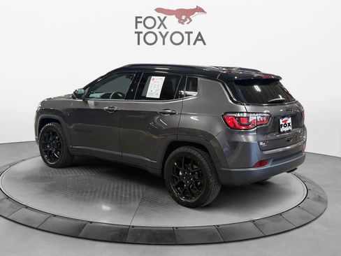 Used 2022 Jeep Compass Latitude FWD image 4
