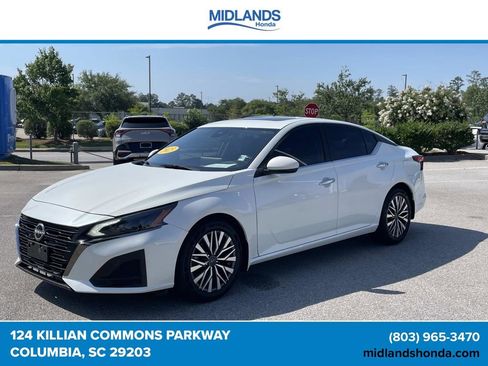 Used 2023 Nissan Altima 2.5 SV w/ SV Premium Package FWD image 3