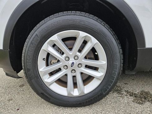 Used 2017 Ford Explorer XLT image 9