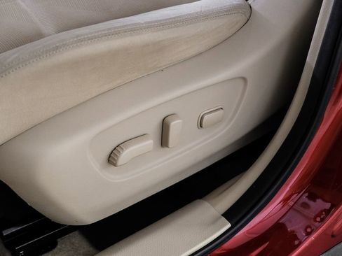 Used 2015 Nissan Rogue SV image 33