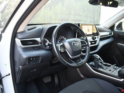 Certified 2025 Toyota Highlander LE AWD/4WD image 14