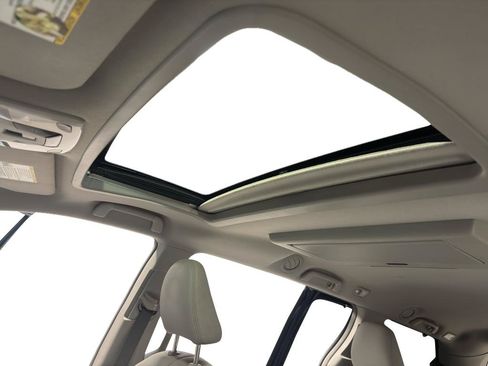 Used 2012 Toyota Sienna XLE w/ Entertainment Pkg FWD image 17