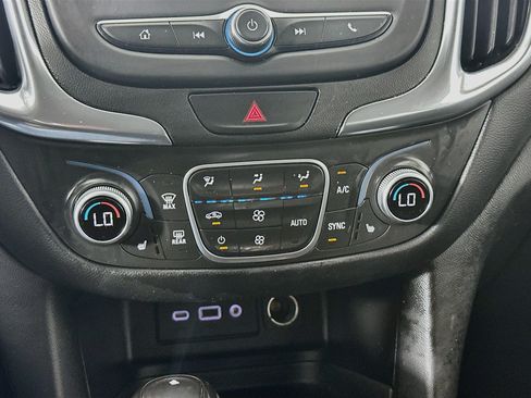Used 2019 Chevrolet Equinox LT FWD image 23