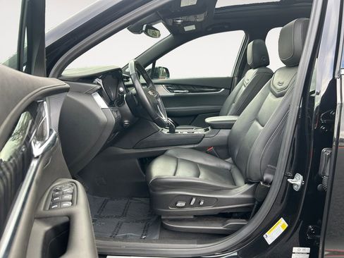Used 2025 Cadillac XT6 Premium Luxury image 15