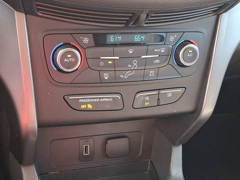 Used 2017 Ford Escape SE AWD/4WD image 29