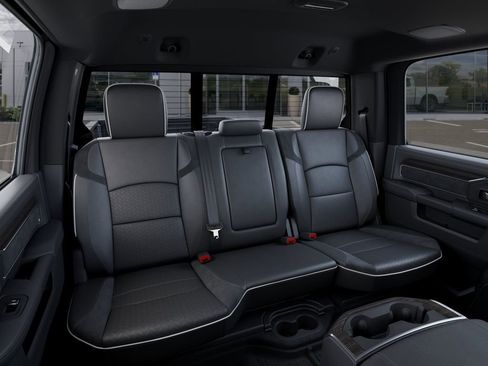 New 2026 RAM 3500 Laramie AWD/4WD image 17