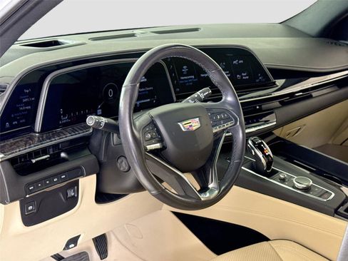 Used 2021 Cadillac Escalade Premium Luxury AWD/4WD image 16