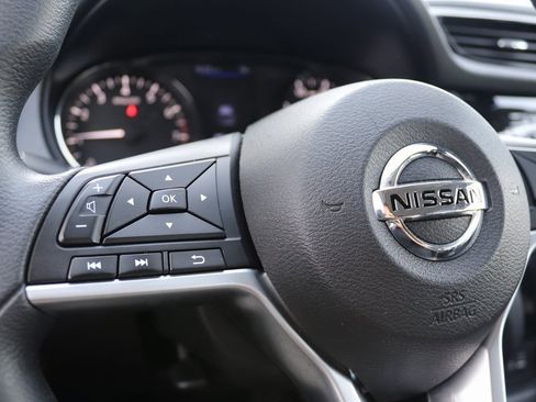 Used 2021 Nissan Rogue Sport S image 7