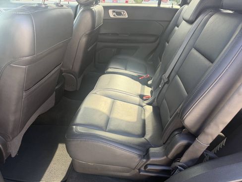 Used 2015 Ford Explorer XLT w/ Equipment Group 202B AWD/4WD image 16
