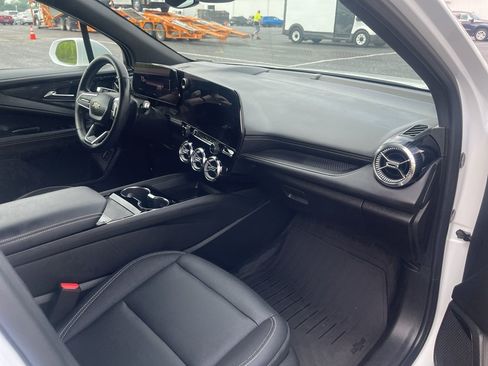 Used 2024 Chevrolet Blazer EV LT AWD/4WD image 29