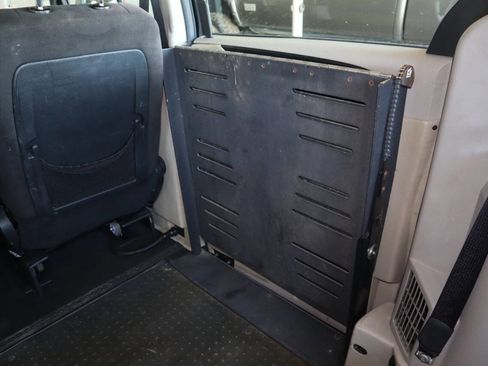 Used 2012 Dodge Grand Caravan American Value Package FWD image 26