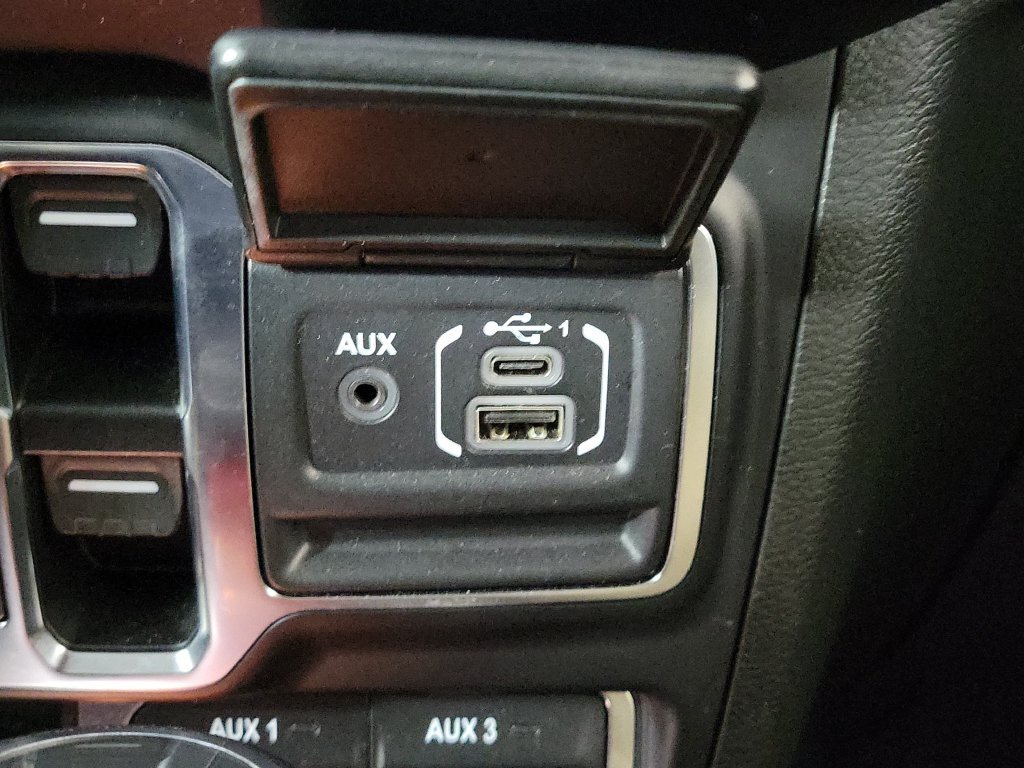 Used 2023 Jeep Wrangler Unlimited Sahara AWD/4WD image 22