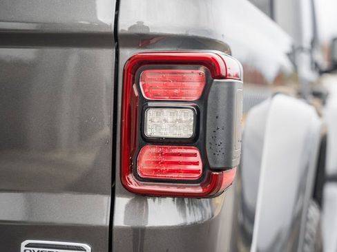 Used 2020 Jeep Gladiator Overland image 8