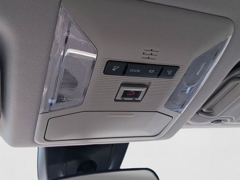 Used 2025 Toyota RAV4 XLE AWD/4WD image 19