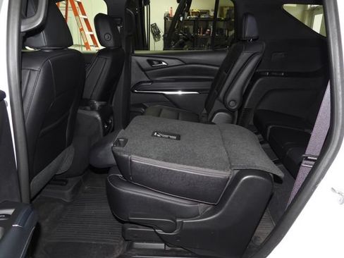 Used 2025 Chevrolet Traverse LT w/ Midnight/Sport Edition AWD/4WD image 30