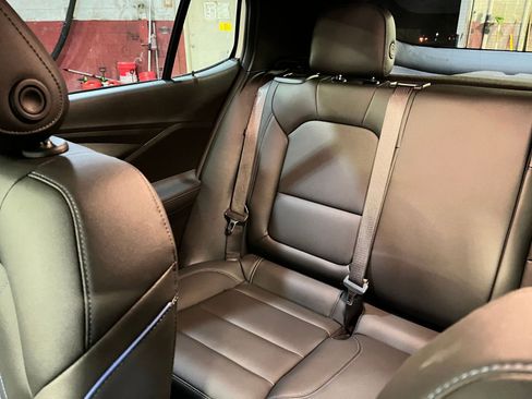 Used 2025 Buick Envista Sport Touring image 38