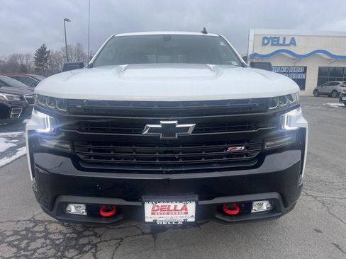 Used 2021 Chevrolet Silverado 1500 LT Trail Boss w/ Convenience Package II image 2
