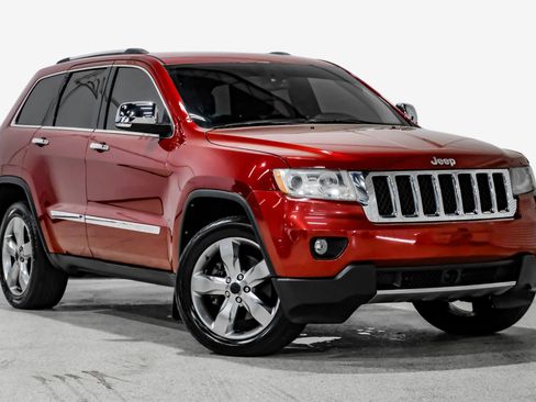Used 2013 Jeep Grand Cherokee Overland w/ Advance Technology Group AWD/4WD image 4