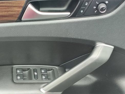 Used 2020 Volkswagen Passat 2.0T SEL image 9