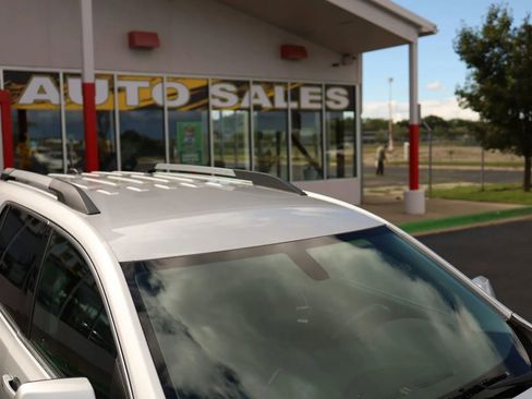 Used 2018 GMC Acadia SLE image 38