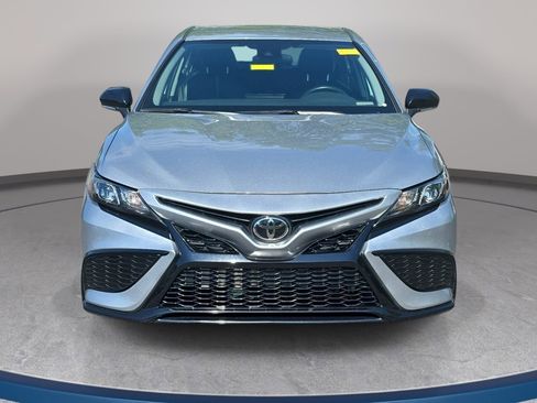 Used 2023 Toyota Camry SE FWD image 2