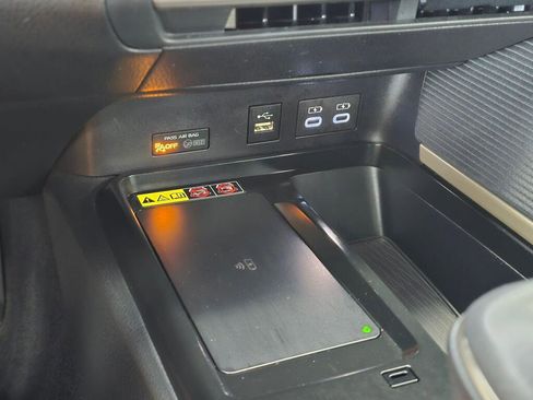 Used 2025 Toyota Camry SE image 36