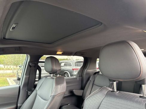 Used 2024 Toyota Sienna XSE image 23
