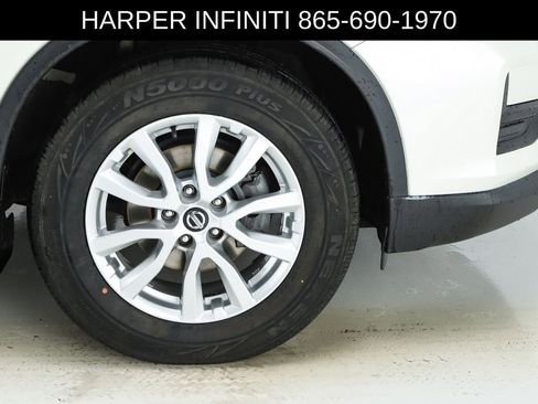Used 2017 Nissan Rogue SV AWD/4WD image 15