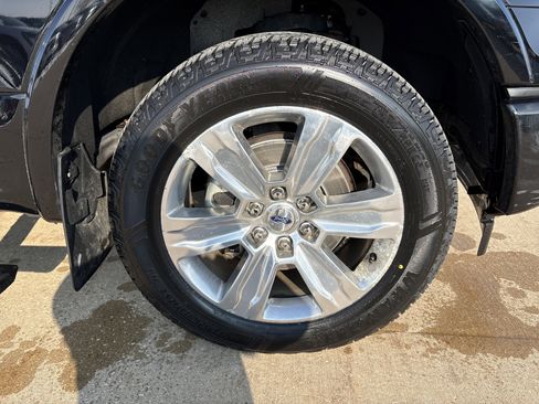 Used 2017 Ford F150 Platinum w/ Equipment Group 701A Luxury image 9