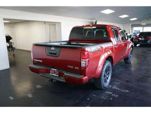 Used 2018 Nissan Frontier PRO-4X image 7