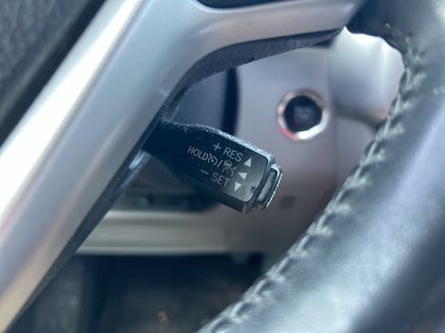 Used 2019 Toyota Highlander XLE FWD image 18
