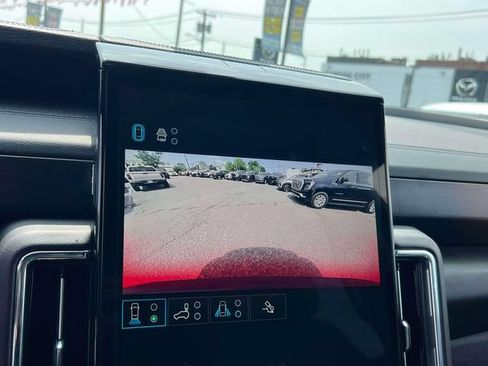Used 2025 GMC Yukon XL Denali AWD/4WD image 29