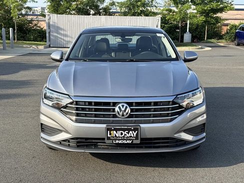 Used 2020 Volkswagen Jetta SE w/ SE Cold Weather Package FWD image 4