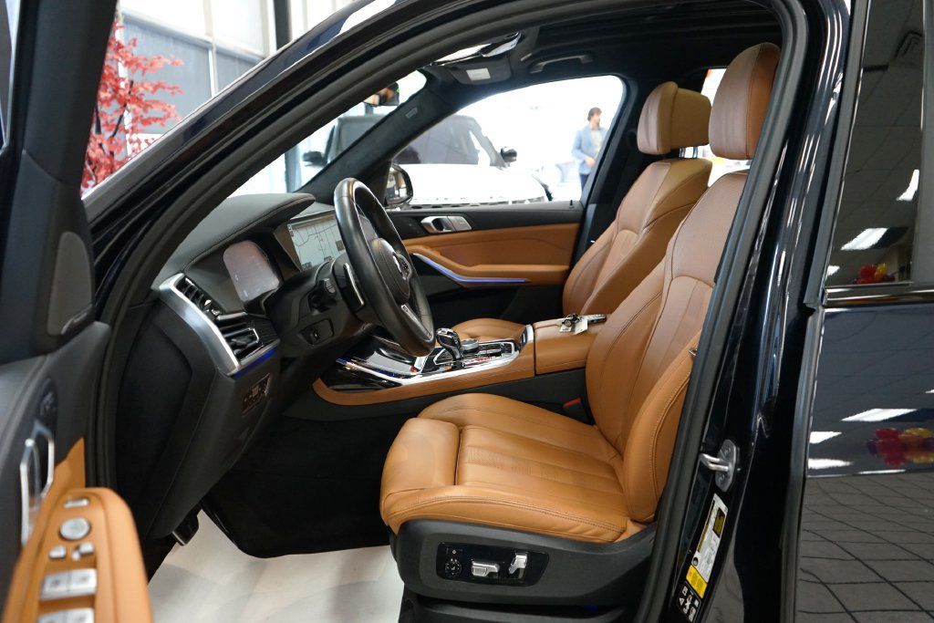Used 2022 BMW X7 xDrive40i w/ M Sport Package AWD/4WD image 32