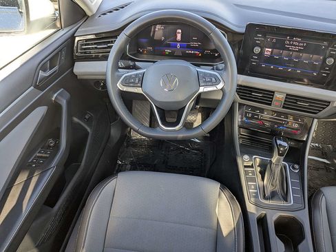 Used 2025 Volkswagen Jetta SE w/ Sunroof Package FWD image 15