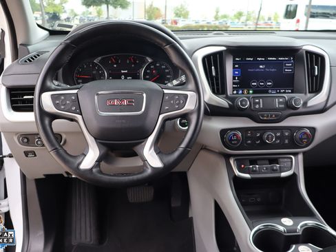 Used 2024 GMC Terrain SLT FWD image 17