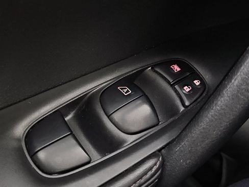 Used 2020 Nissan Rogue SV FWD image 27