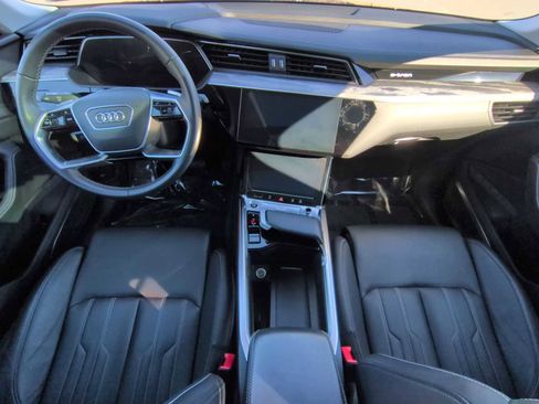 Used 2024 Audi Q8 e-tron Prestige image 16