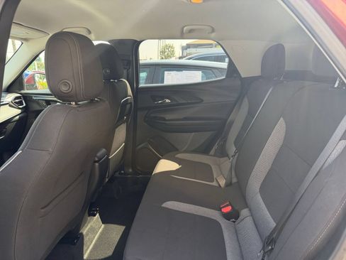 Used 2025 Chevrolet TrailBlazer LT FWD image 24