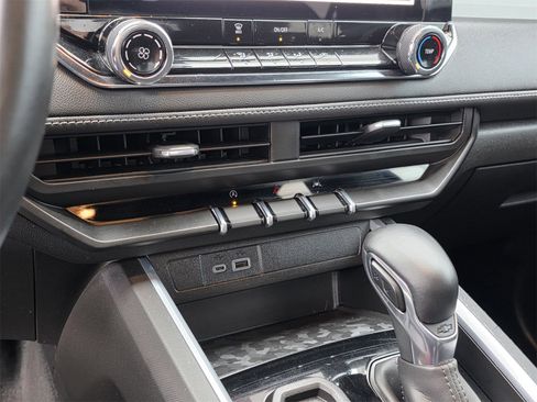 Used 2023 Chevrolet Colorado LT image 32