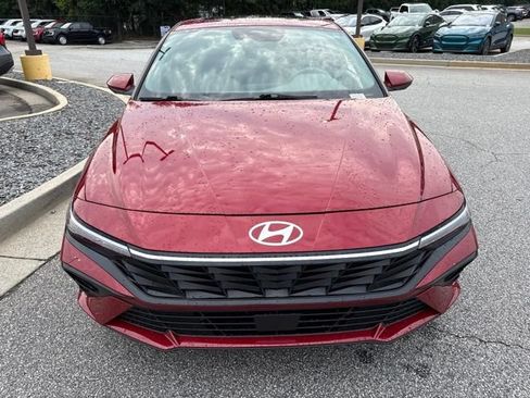 Used 2024 Hyundai Elantra SEL w/ Convenience Package FWD image 3