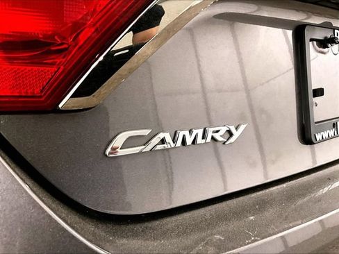 Used 2017 Toyota Camry XSE w/ Moonroof Package FWD image 13