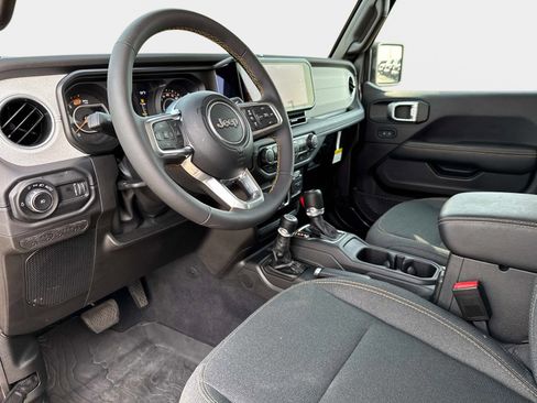New 2025 Jeep Wrangler Sahara w/ Technology Group AWD/4WD image 31
