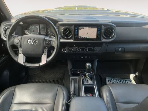 Used 2019 Toyota Tacoma TRD Sport AWD/4WD image 10