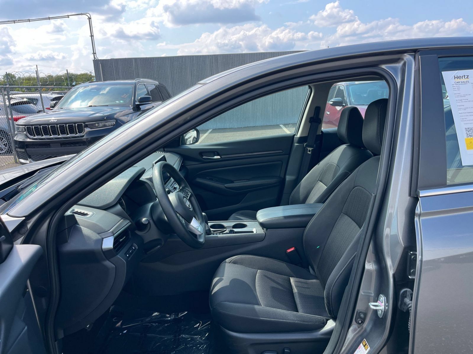 Used 2025 Nissan Altima 2.5 SV FWD image 27