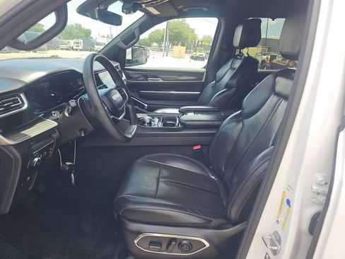Used 2022 Jeep Wagoneer Series III w/ Convenience Group I AWD/4WD image 3