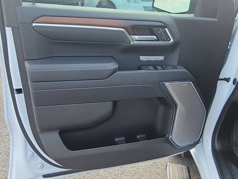 Certified 2025 GMC Sierra 1500 Denali w/ Denali Reserve Package AWD/4WD image 22
