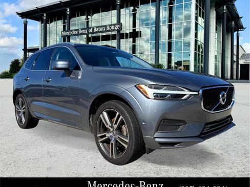 Used 2018 Volvo XC60 T5 Momentum w/ Vision Package image 1