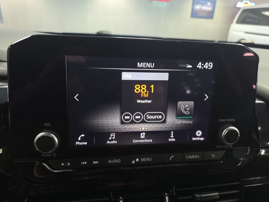 Used 2025 Nissan Pathfinder SV FWD image 25